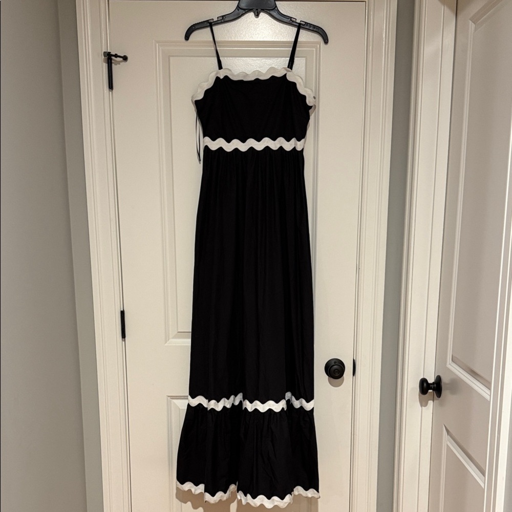 Elegant Black and White Maxi Dress